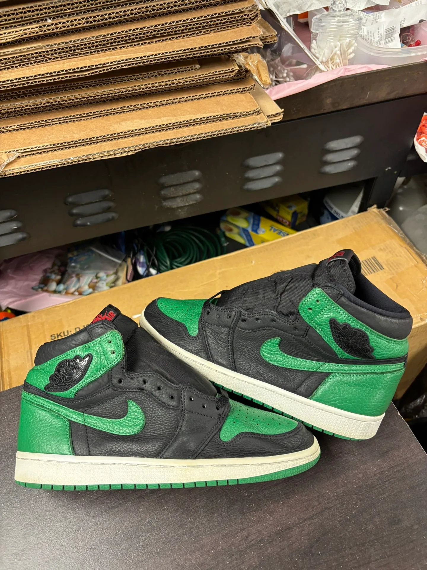 Air Jordan 1 High Green Black thumbnail