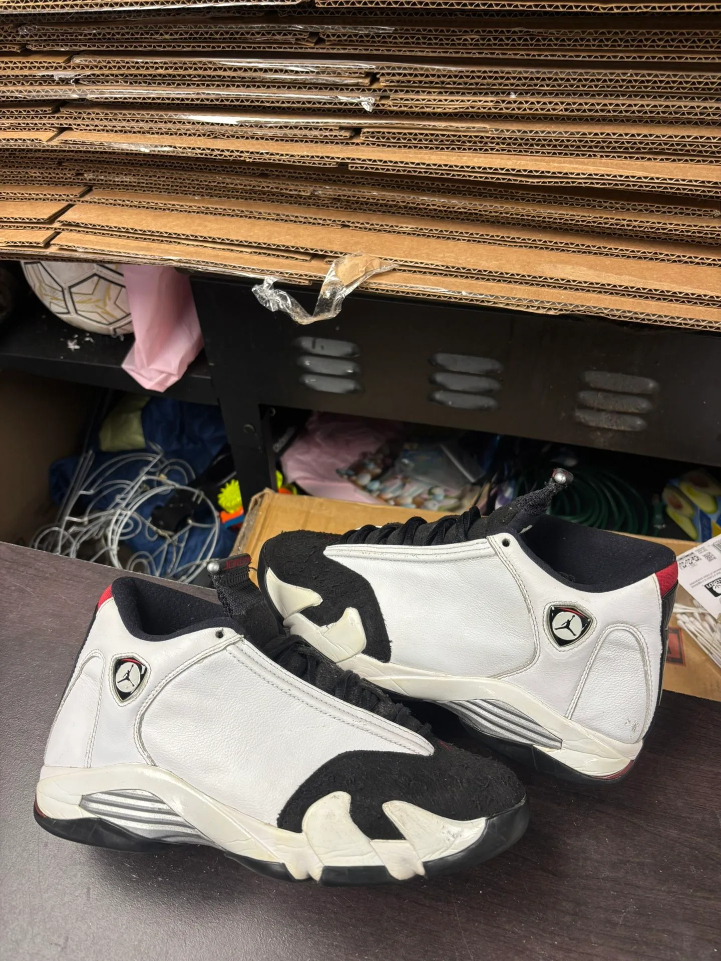 Air Jordan 14 Black Toe thumbnail