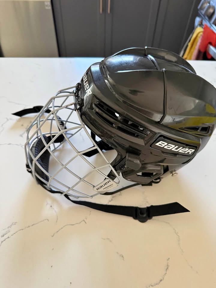 Bauer Prodigy Hockey Helmet - Youth size 6-6.8