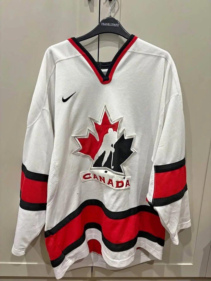 Team Canada hockey jersey thumbnail