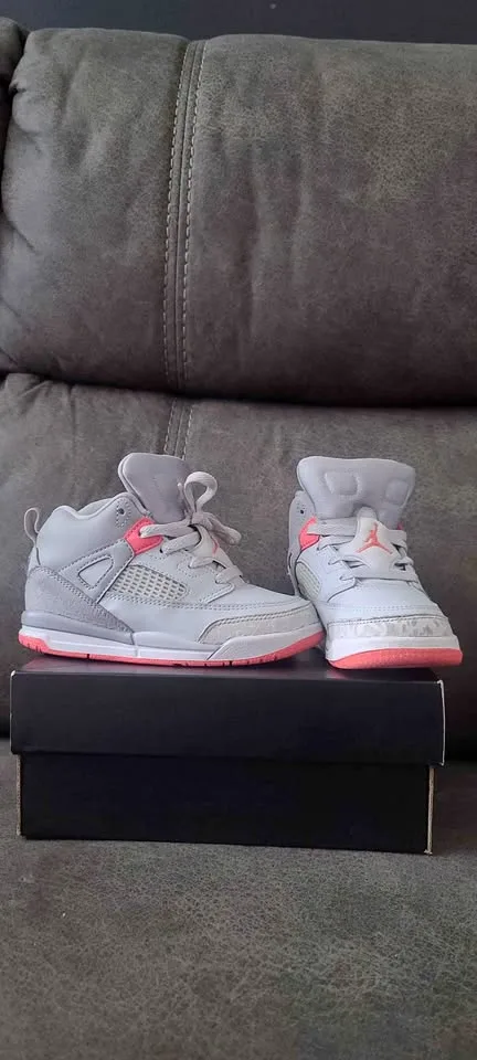 Girls Spikez thumbnail
