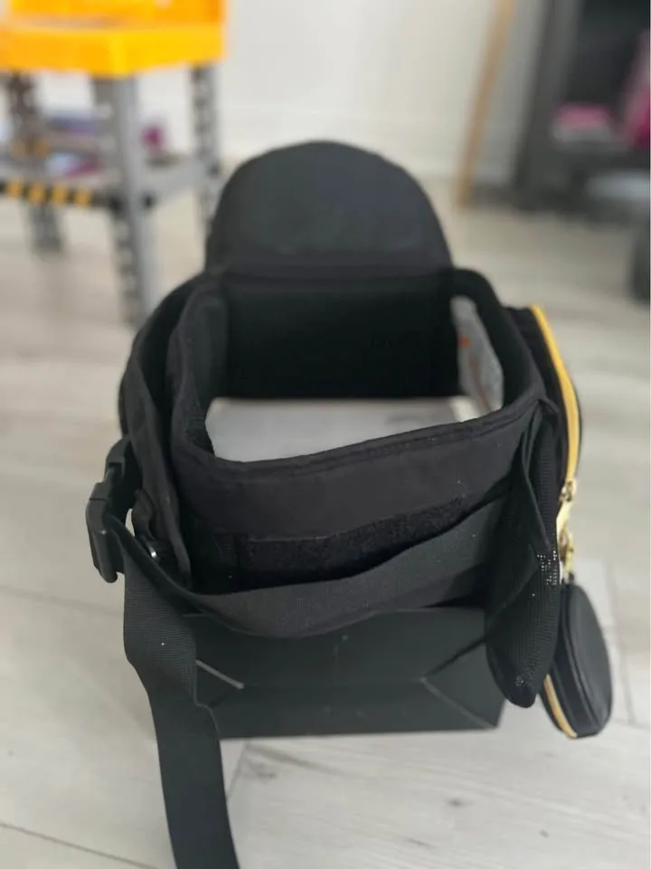 Gently used tush baby strapless baby hip seat image indicator(3)