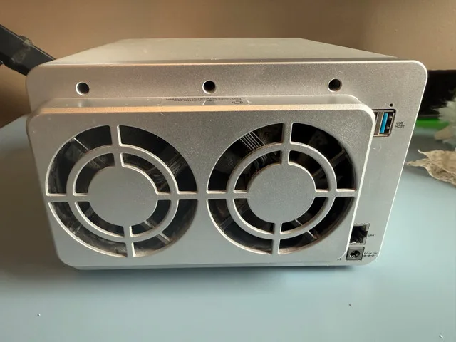 Terramaster F4-210 1GB NAS image indicator(2)