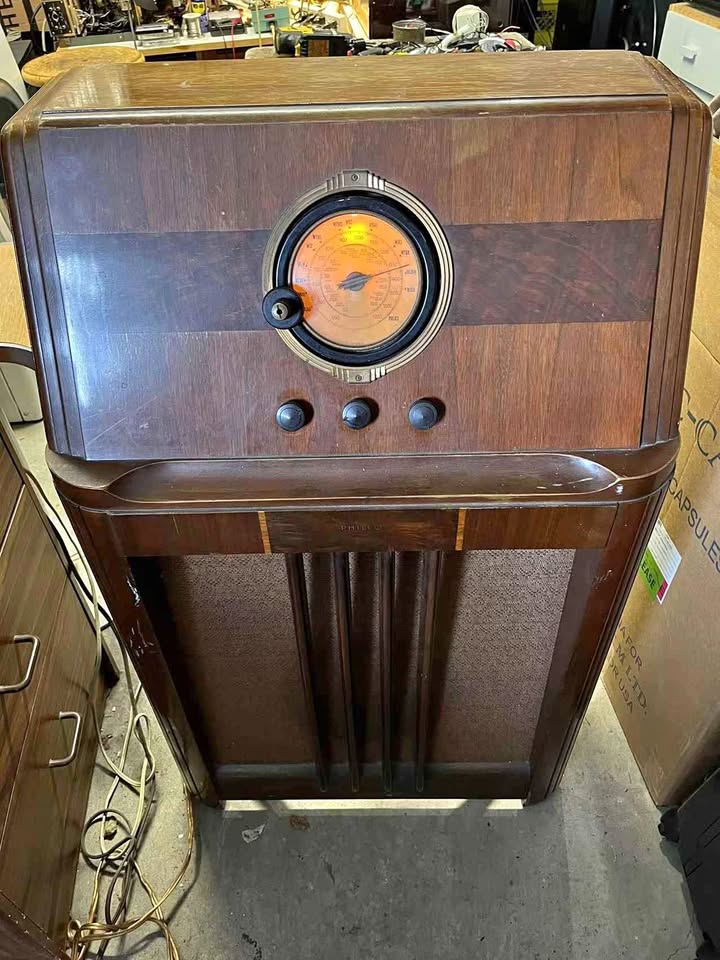 Vintage antique Radio from 1930s - Philco