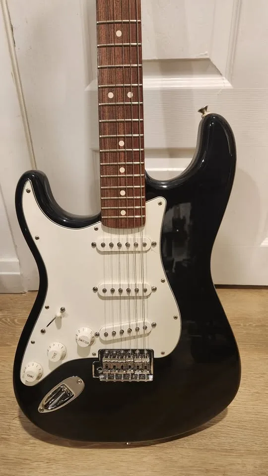 $850 Fender Strat Left-Handed Guitar - Made in Mexico image indicator(3)