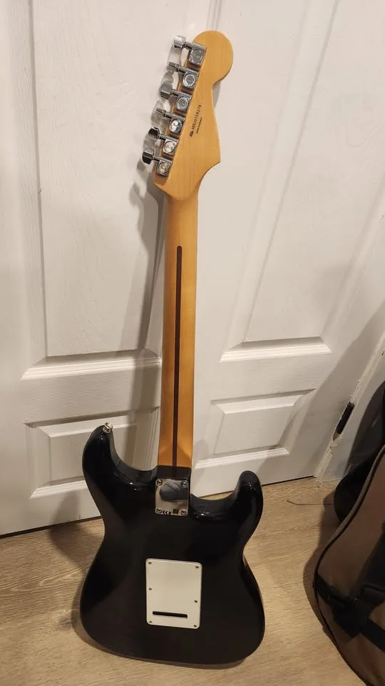 $850 Fender Strat Left-Handed Guitar - Made in Mexico image indicator(5)