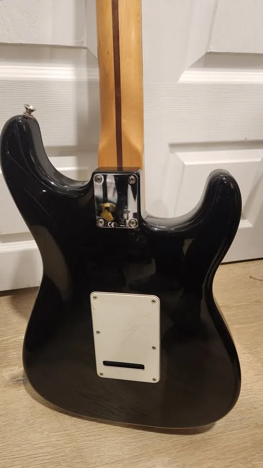 $850 Fender Strat Left-Handed Guitar - Made in Mexico image indicator(6)