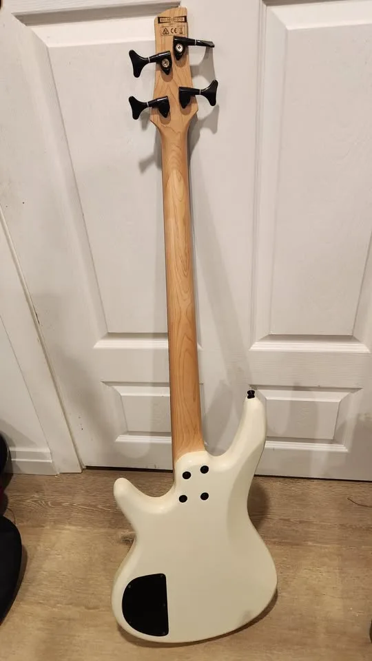 $270 Ibanez GIO GSR200 Jazz Bass - Cream image indicator(7)