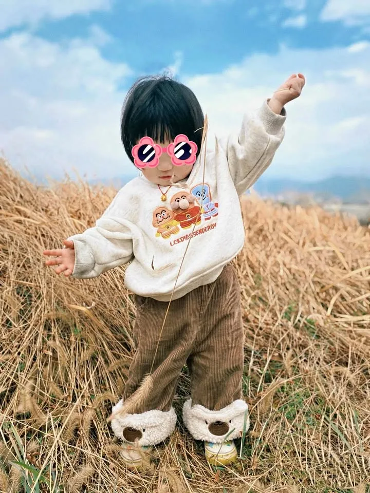 Kids’ Anpanman fleece-lined sweatshirt — warm and cozy! thumbnail