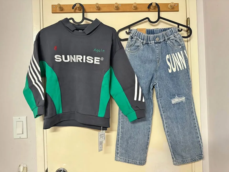 Boys’ Sweatshirt & Jeans crew Set – Age 8 thumbnail