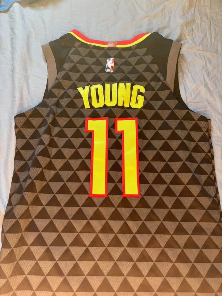 Trae Young Jersey Replica medium image indicator(2)