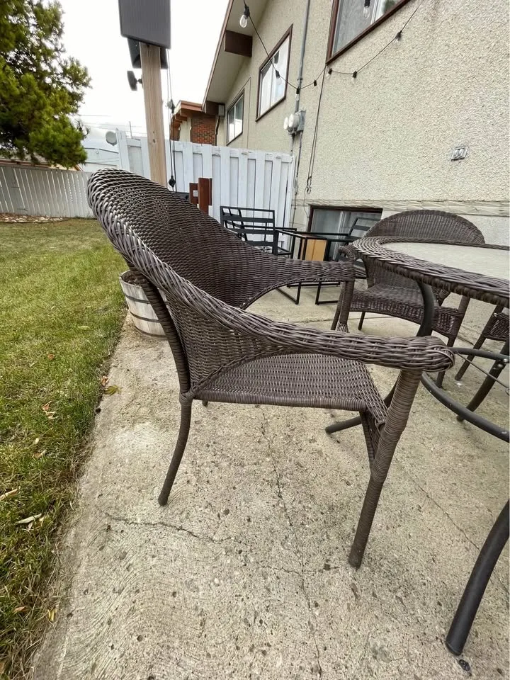 Patio Table and Chairs image indicator(2)