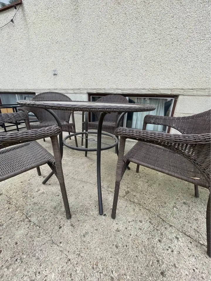 Patio Table and Chairs image indicator(4)