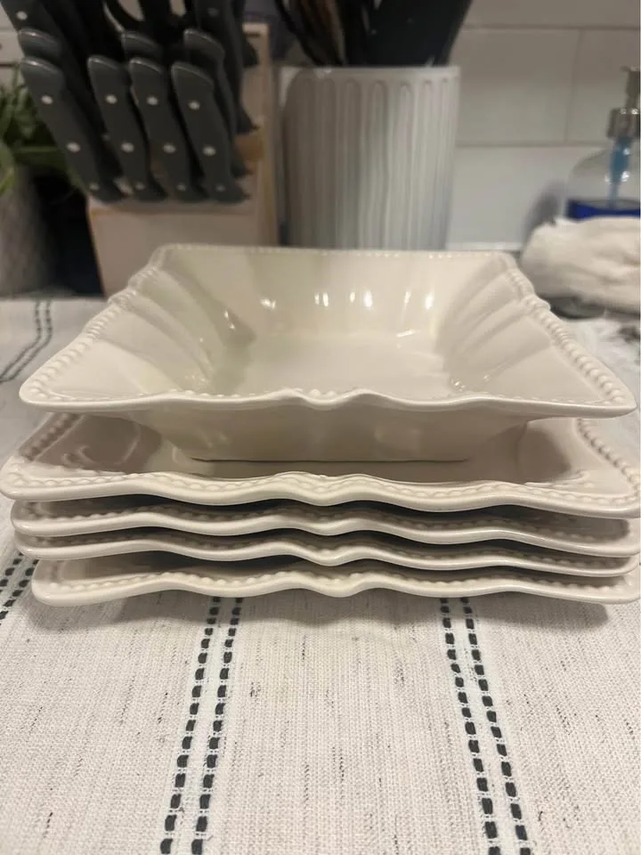 Pioneer Woman Dishes image indicator(4)