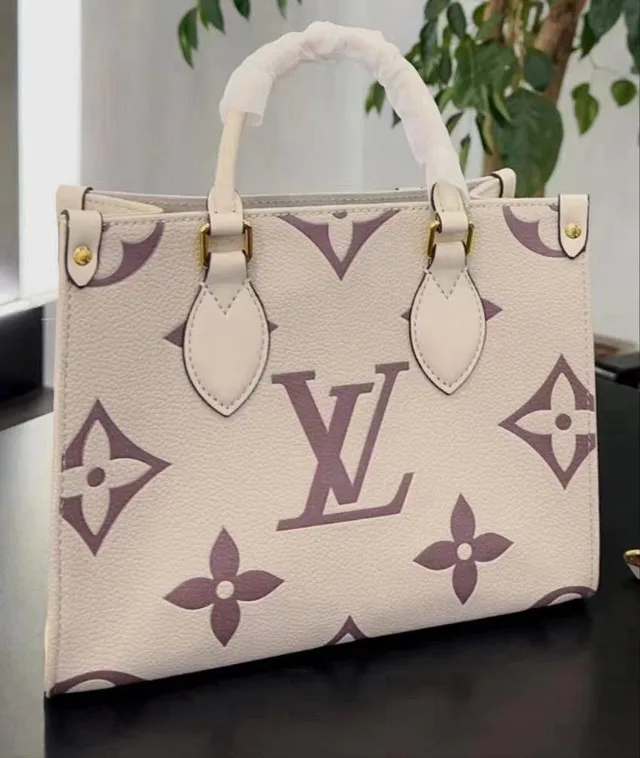 Louis Vuitton Handbag thumbnail