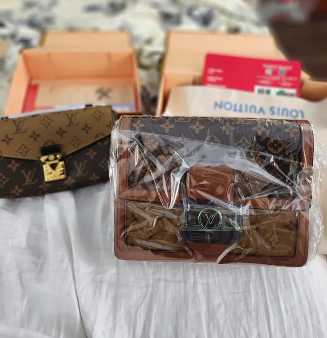 Louis Vuitton Purse Big and Small Original Condition thumbnail