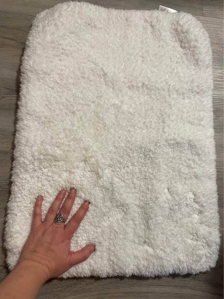 Soft White Bath Mat - photo 2