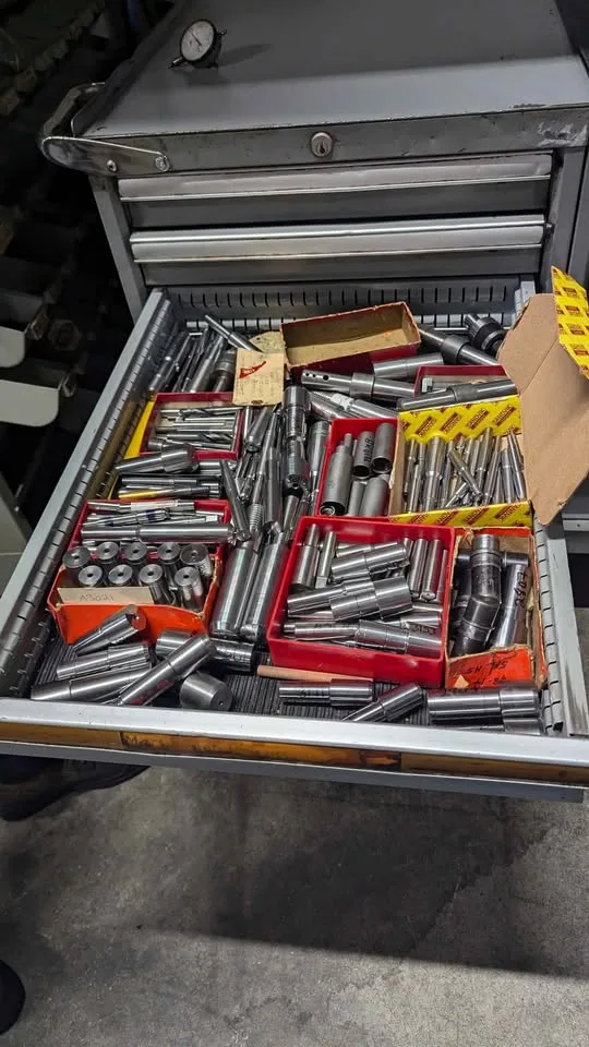 collets, 194 pcs, Hardinge in Tool cabinet image indicator(9)