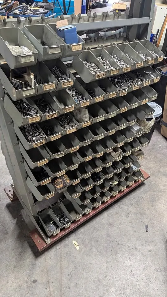 Metal bin rack on wheels, socket head cap screws image indicator(2)