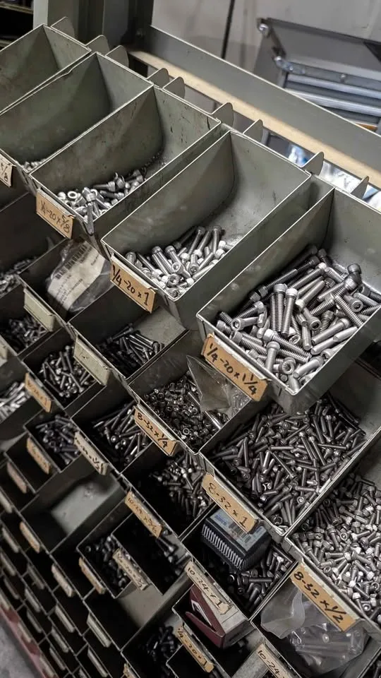 Metal bin rack on wheels, socket head cap screws image indicator(6)