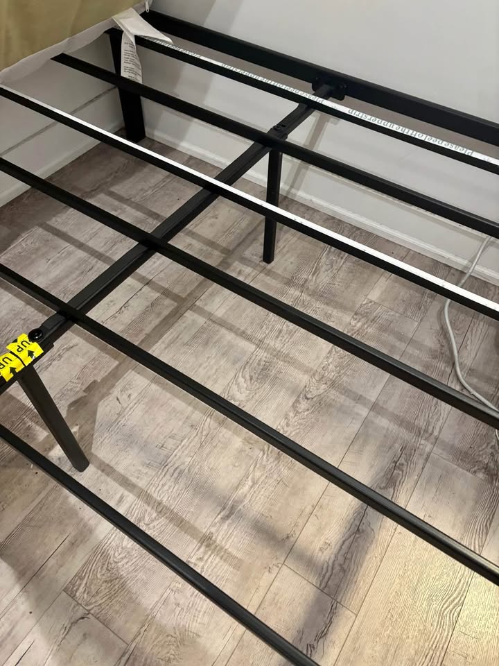 ZINUS 16" Full Metal Bed Frame - photo 3