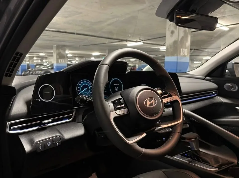 2025 Hyundai Elantra Hybrid Luxury DCT image indicator(2)