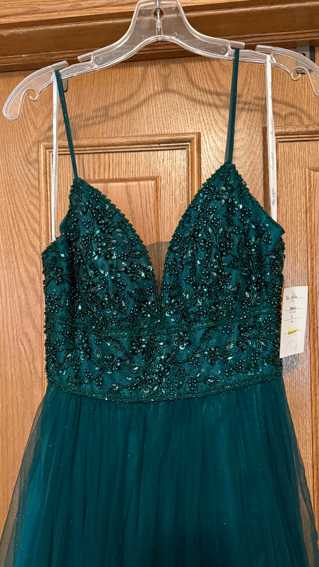Emerald Green Formal Dress – Size 4 (Never Worn, Never Altered) - photo 2