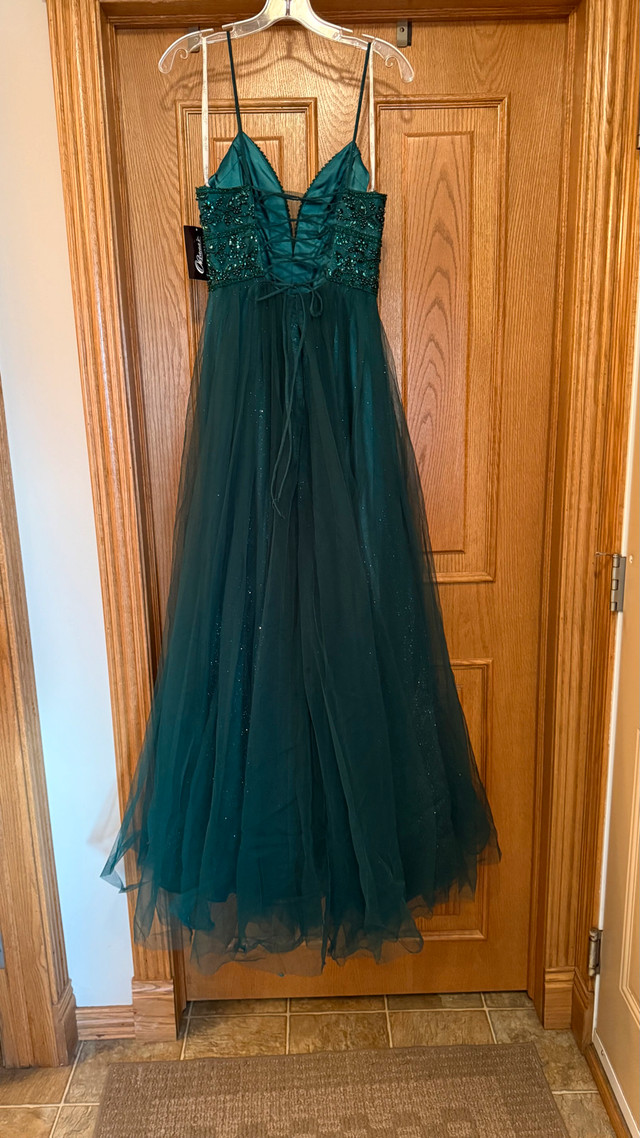 Emerald Green Formal Dress – Size 4 (Never Worn, Never Altered) - photo 3