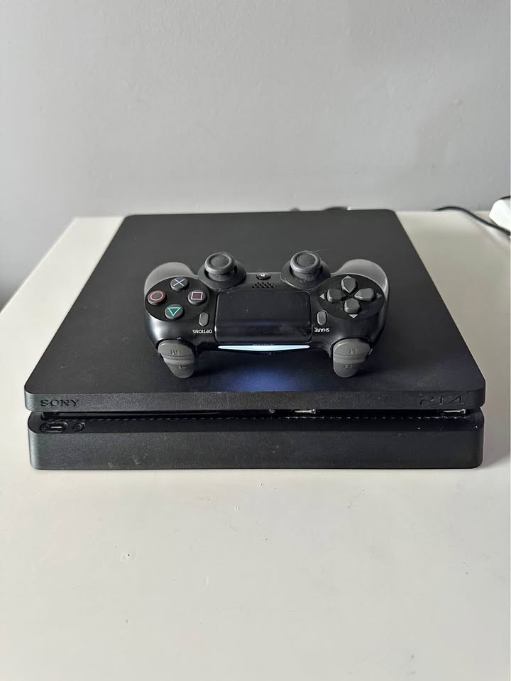 PS4 slim 1tb with controller