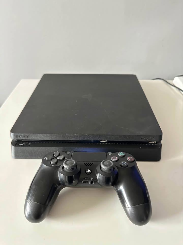 PS4 slim 1tb with controller - photo 2