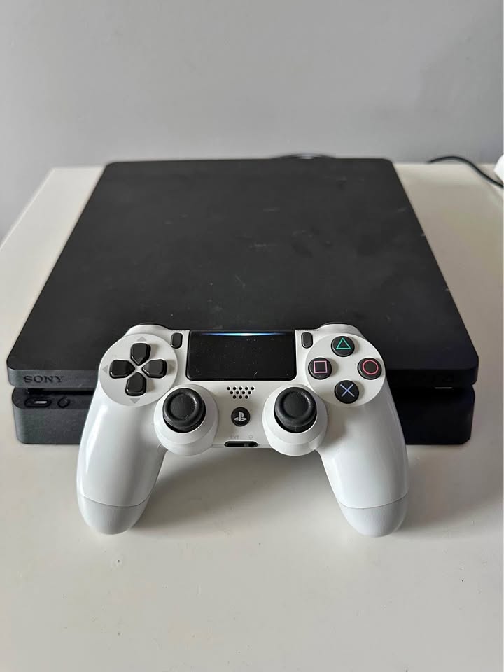 PS4 slim 1tb with controller