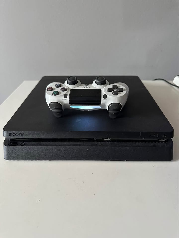 PS4 slim 1tb with controller - photo 2