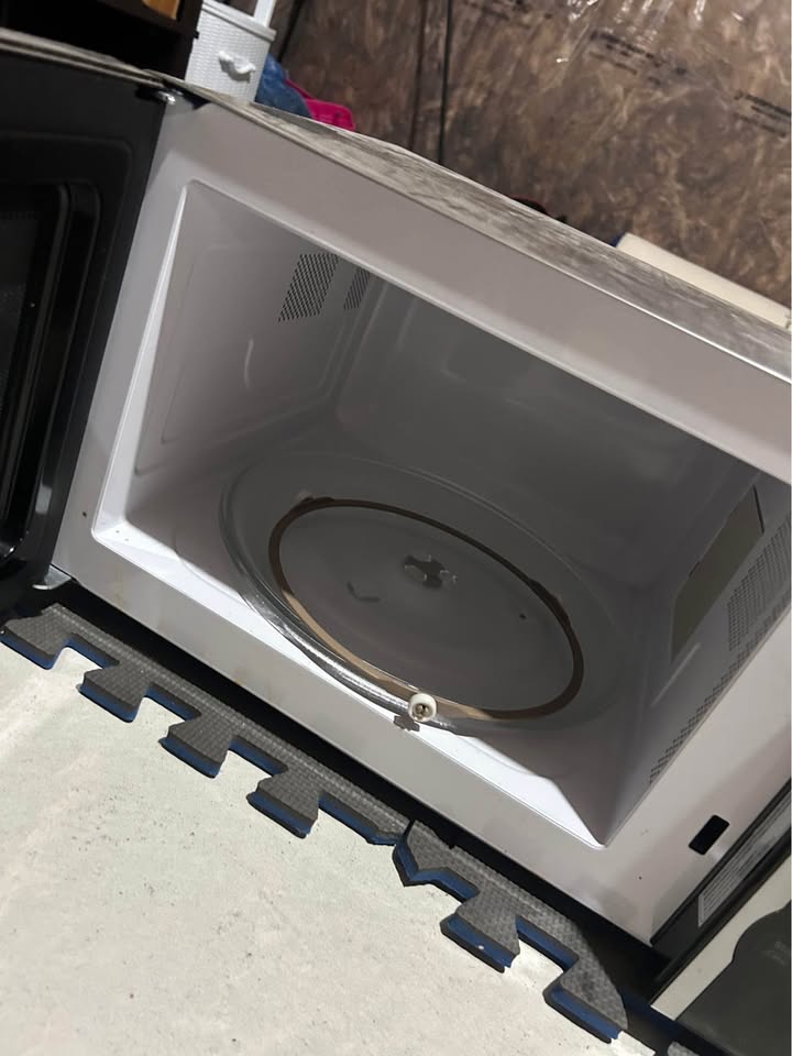 Microwave - photo 2