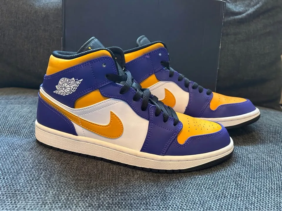 Air Jordan 1 - Mid - LAKERS image indicator(2)