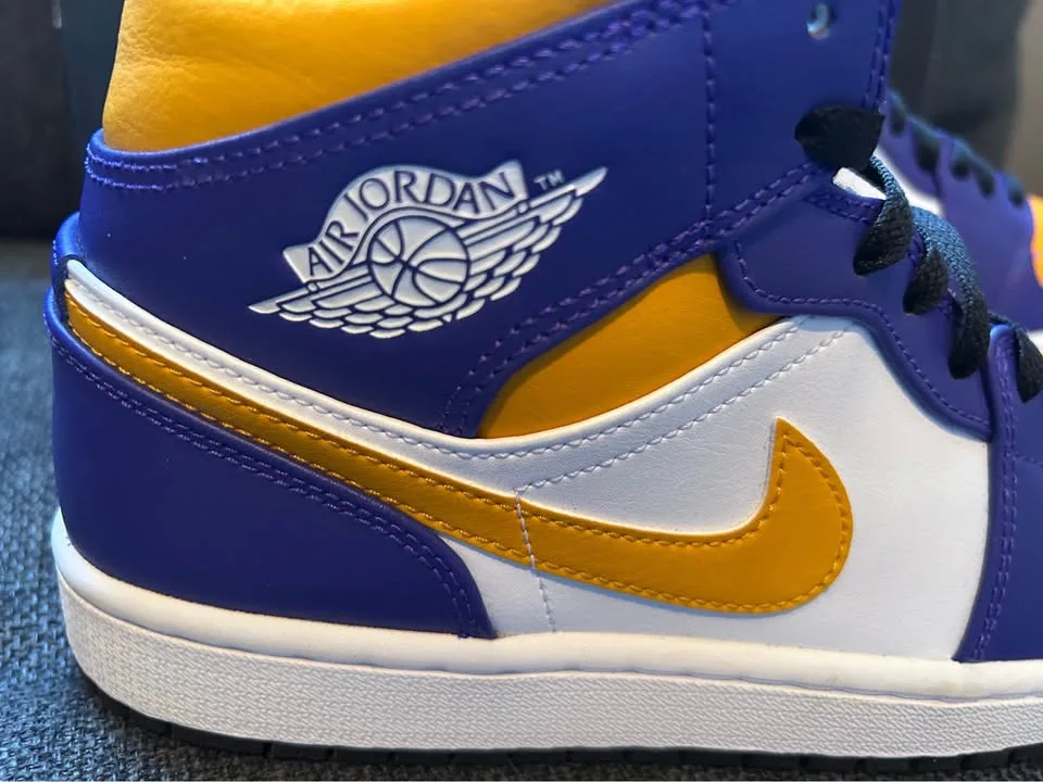Air Jordan 1 - Mid - LAKERS image indicator(3)