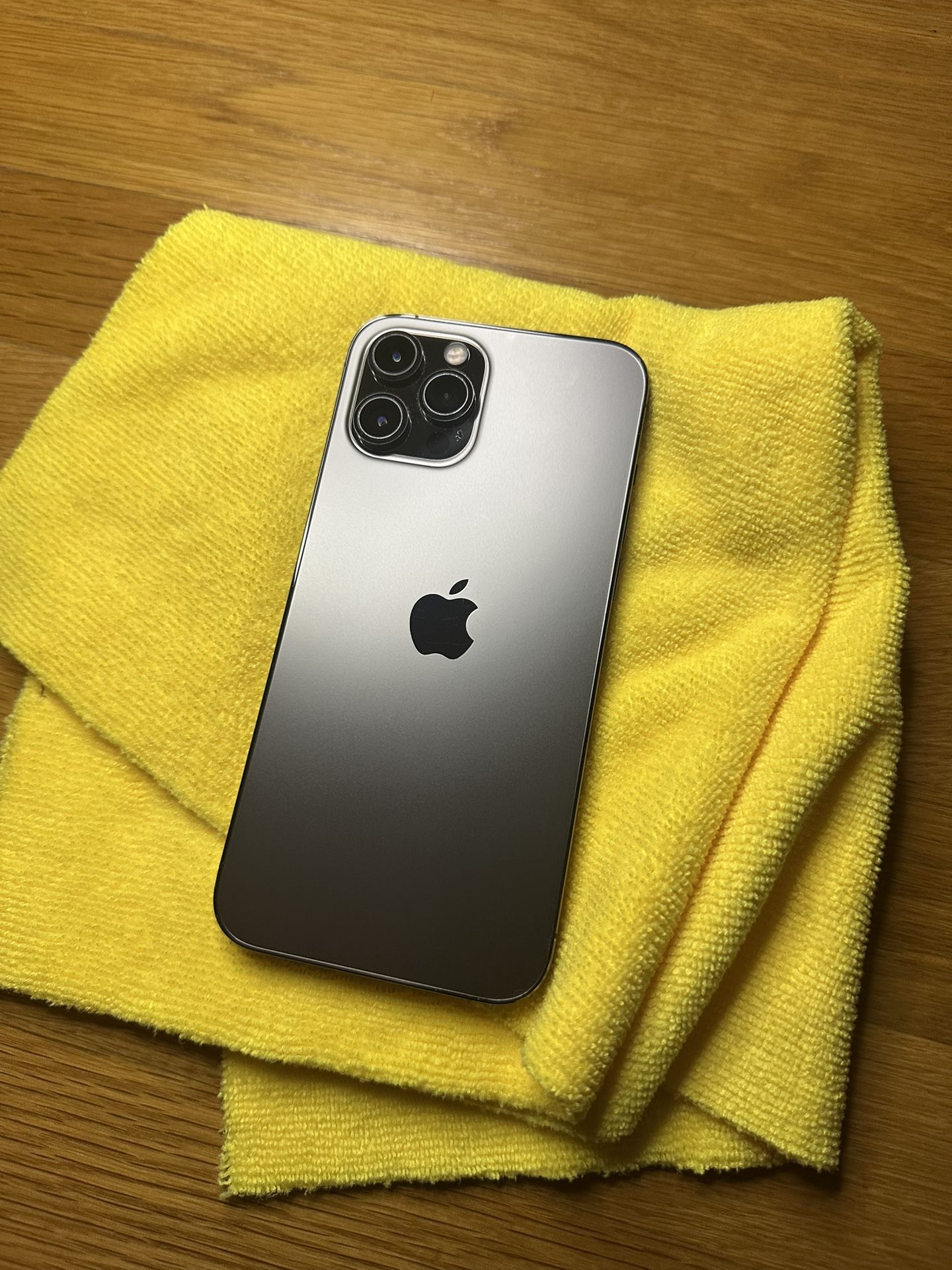 iPhone 12 Pro Max 512gb UNLOCKED