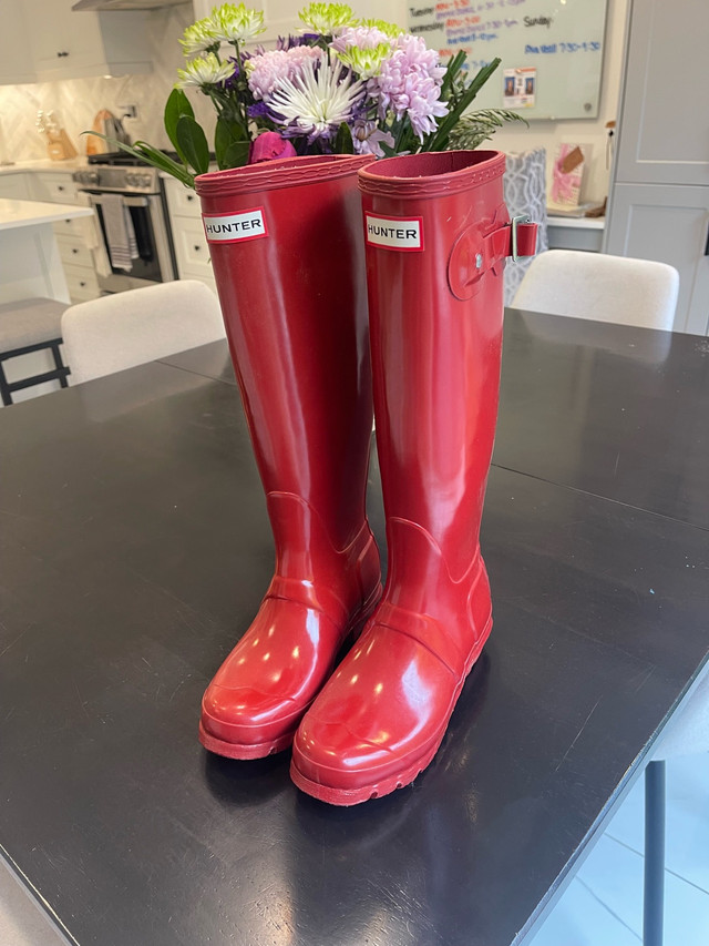 Hunter rain boots 16in tall