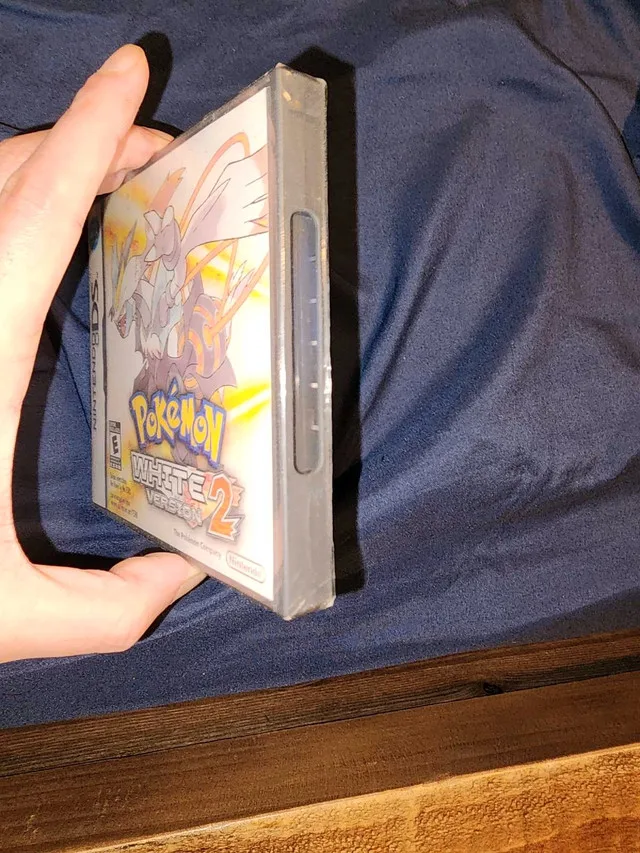 Pokemon White 2 DS Sealed image indicator(2)