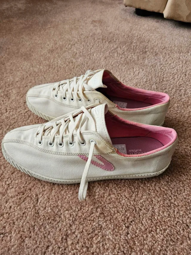 Retro Tretorn Nylite. White pink. 10.5 image indicator(2)