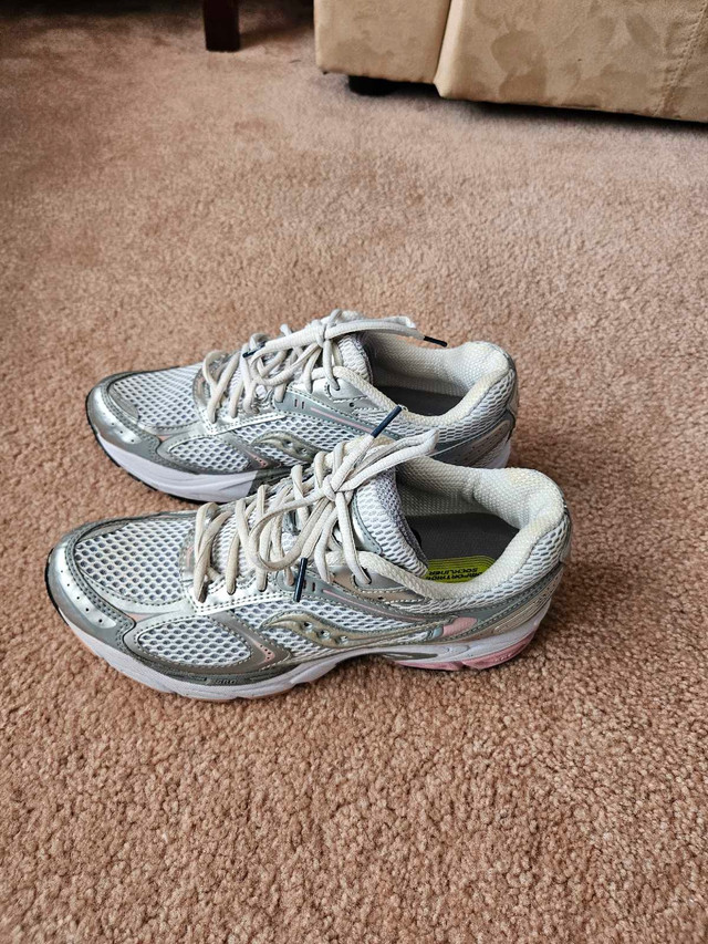 Saucony Guide 2 women. Size 10