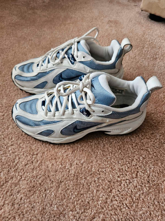 Rare Nike Excellerator size 9.5 women