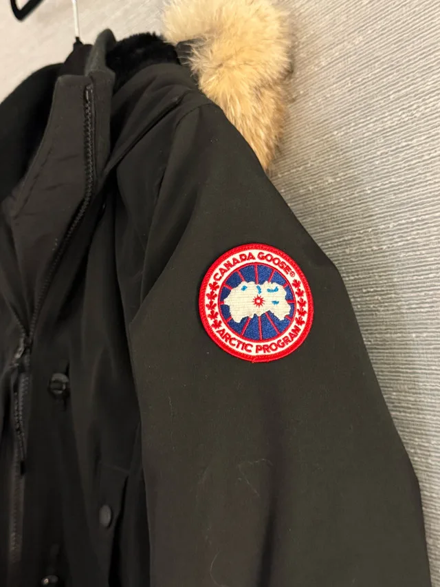 Canada Goose Shelburne Parka (Women’s M) | Made in Canada, Real image indicator(3)
