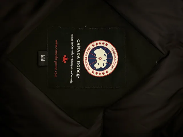Canada Goose Shelburne Parka (Women’s M) | Made in Canada, Real image indicator(5)