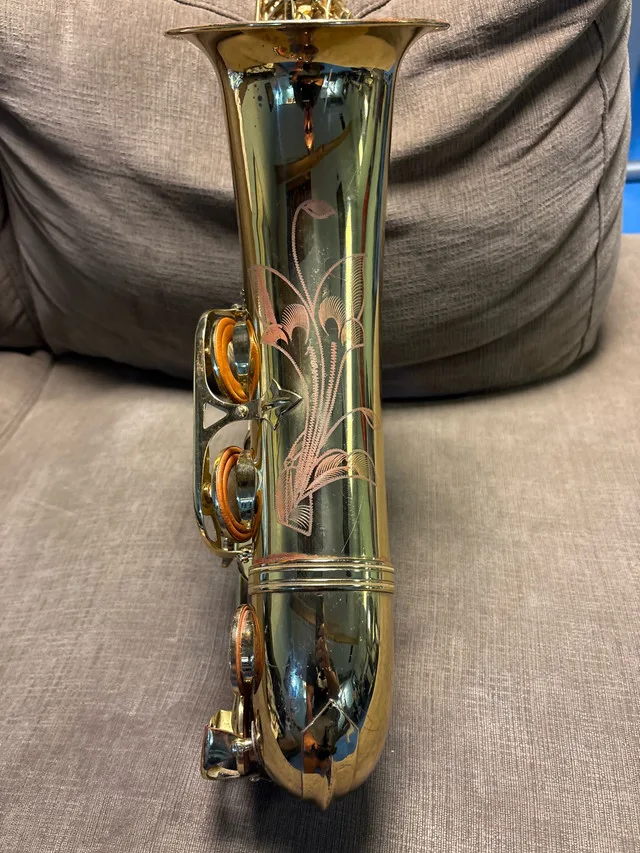 H. KreIsler Saxophone with case image indicator(4)