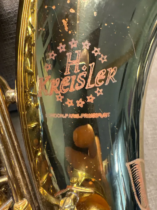 H. KreIsler Saxophone with case image indicator(5)