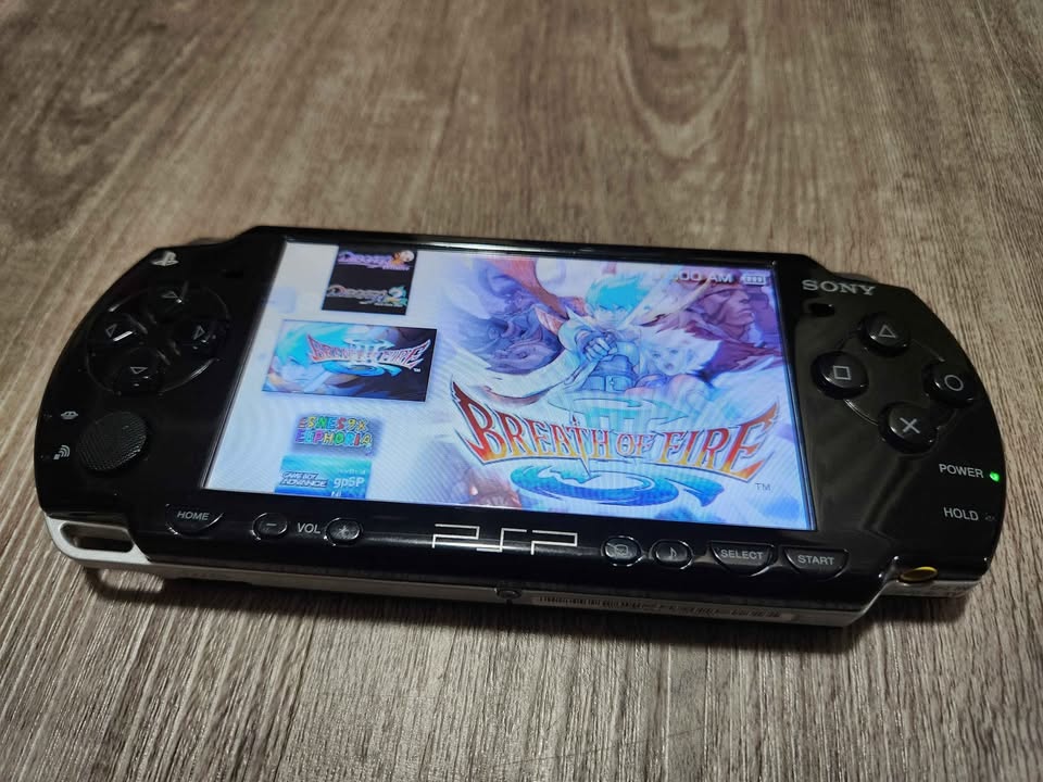 Modded PSP 2000 – High-Capacity Battery + 2x16GB Micro SD Cards - photo 2