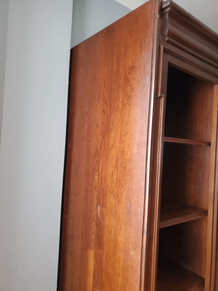 Solid wood china cabinet - photo 5