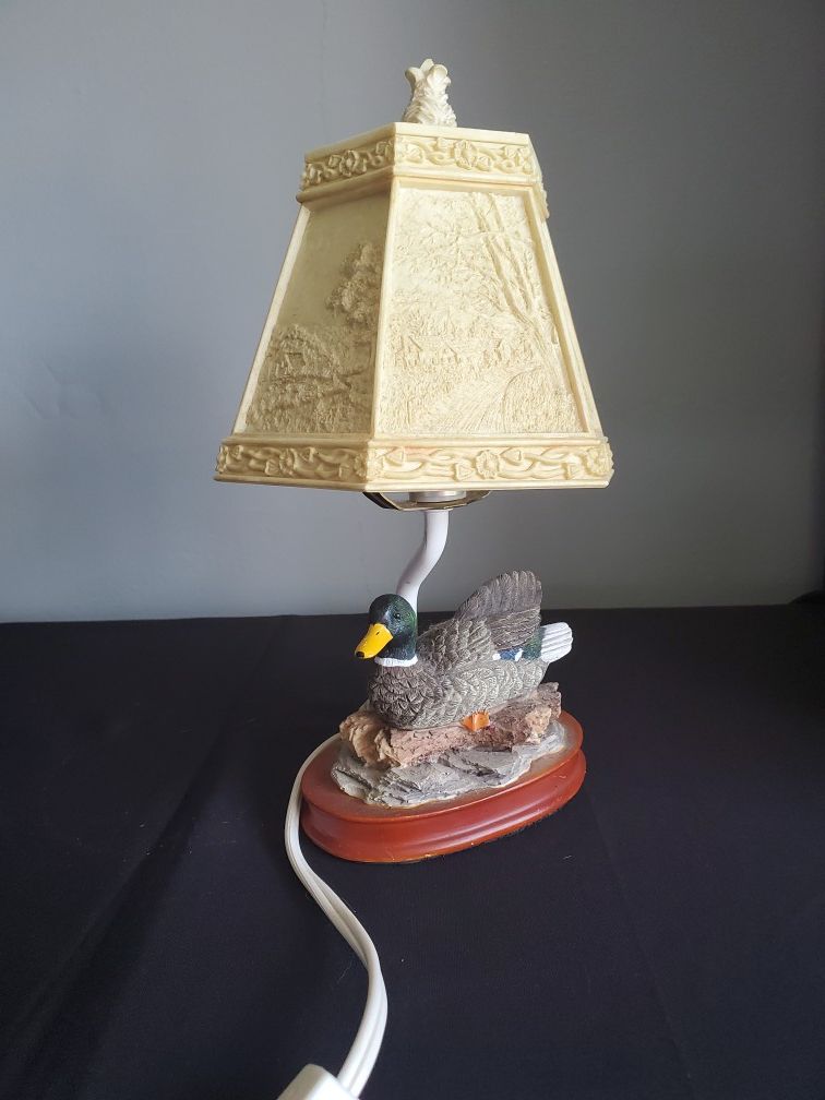 Small lamp cabin theme