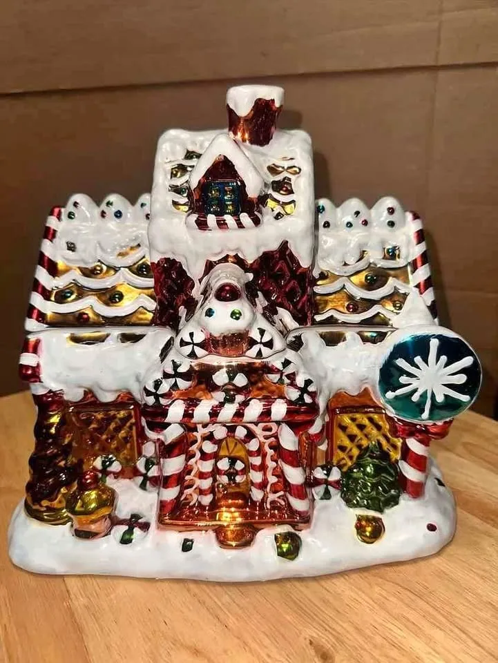 Davids Gingerbread House cookie jar thumbnail
