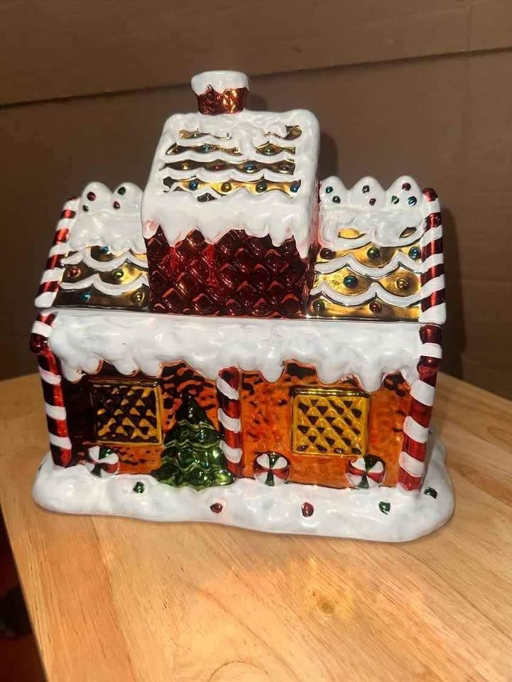 Davids Gingerbread House cookie jar - photo 2